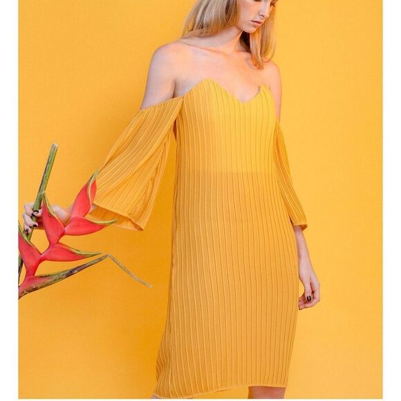 Elliatt Midi Dress Small S Yellow Gold Strapless Pleated Off Shoulder Summer NWT - Picture 3 of 8